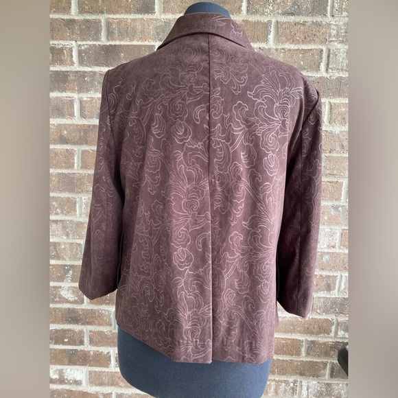 Requirements dark brown two button coat- Size M - Picture 2 of 5